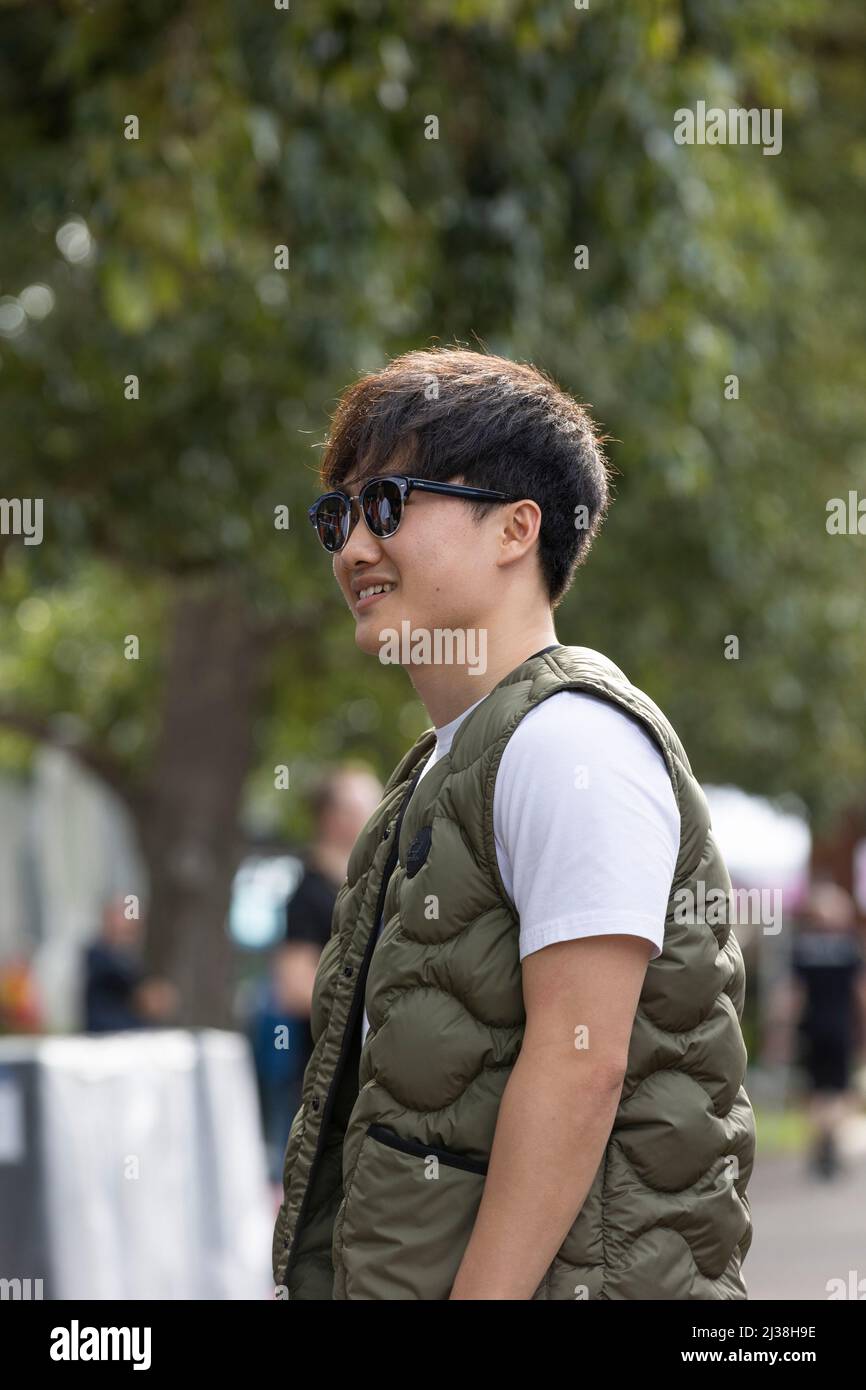 Melbourne, Australia. 06th Apr 2022. Yuki Tsunoda del Giappone e della Scuderia AlphaTauri nel paddock durante i preparativi in vista del Gran Premio d'Australia 2022 al circuito Albert Park Grand Prix. Credit: SOPA Images Limited/Alamy Live News Foto Stock