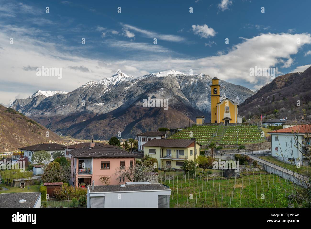 Chiesa di San Sebastiano in primavera mattina a Bellinzona, nel sud della Svizzera Foto Stock
