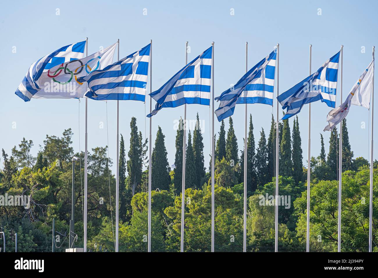 Bandiere greche allo stadio olimpico di Atene, Grecia Foto Stock