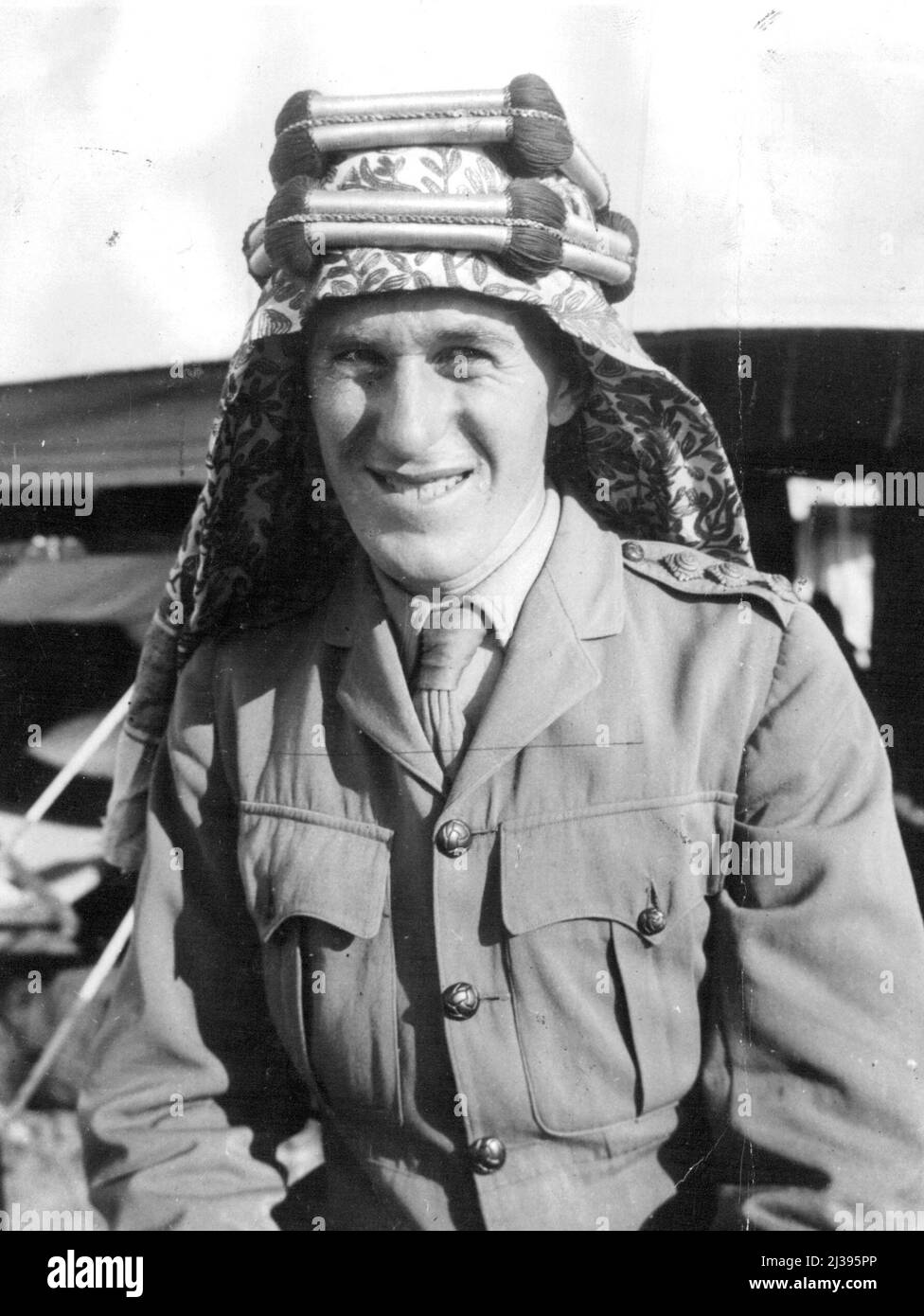 Colonnello Lawrence. Colonnello T.E. Lawrence - 'Lawrence d'Arabia' - in headdress arabo. Gennaio 28, 1955. Foto Stock