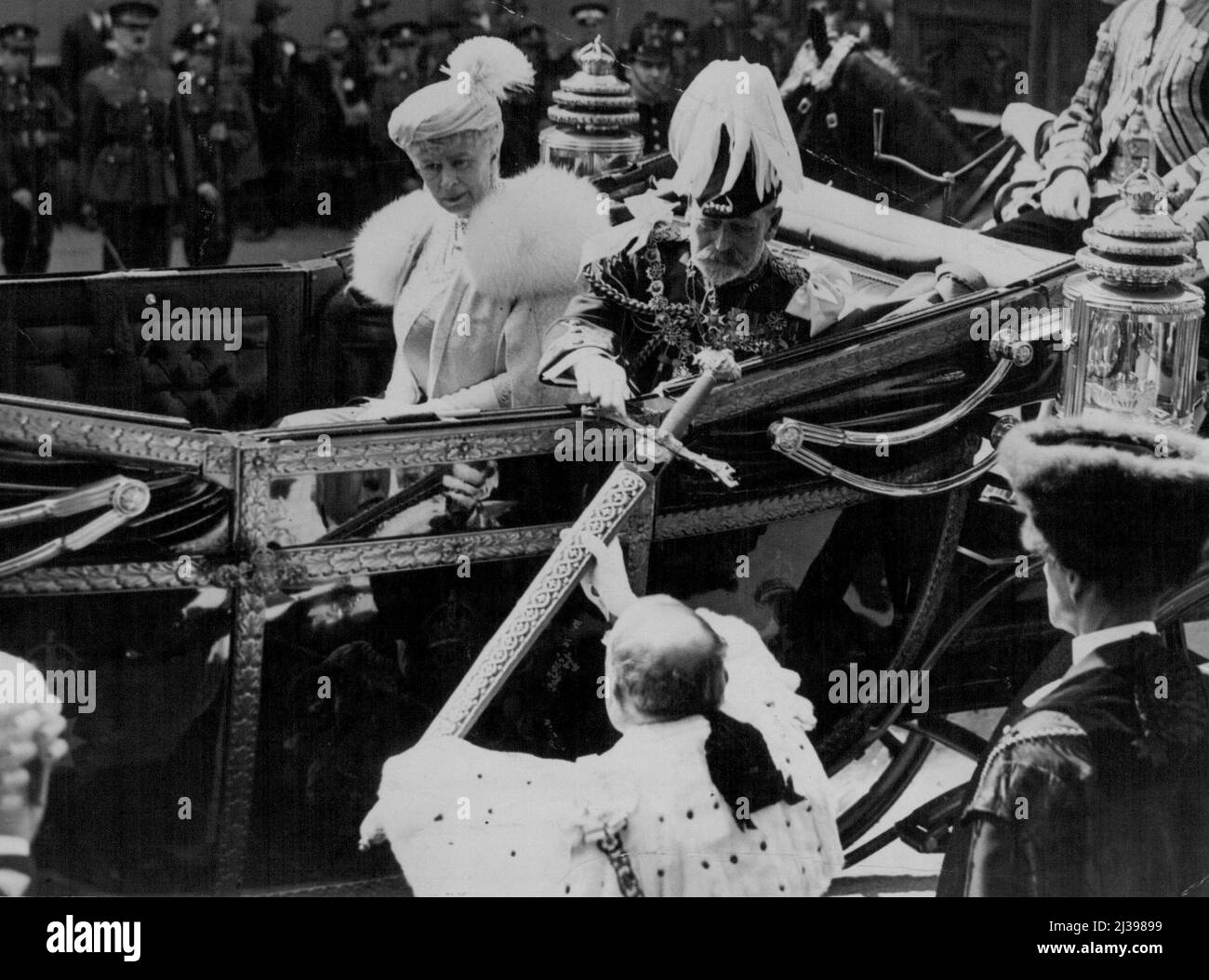 Il Giubileo -- il re e la regina che ricevono la spada della città al Temple Bar ***** La città. Giugno 17, 1935. (Foto di London News Agency Photos Ltd.). Foto Stock