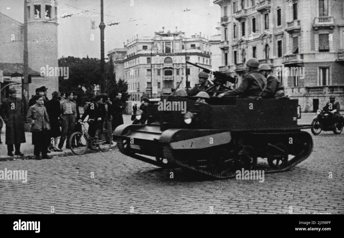 Disordini in Italia. - I vettori di mitragliatrici pattugliano le strade durante la manifestazione a Roma chiedendo misure governative più forti contro l'aumento della disoccupazione in città. Dicembre 16, 1947. (Foto di Sports & General Press Agency Limited). Foto Stock