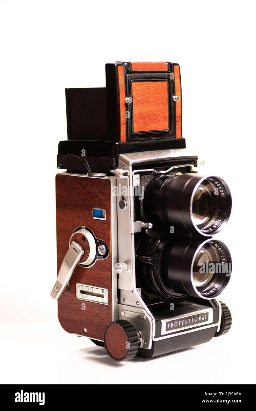 Mamiya C330 fotocamera professionale, obiettivo doppio reflex, formato 120/220 con splendida finitura in radica Foto Stock