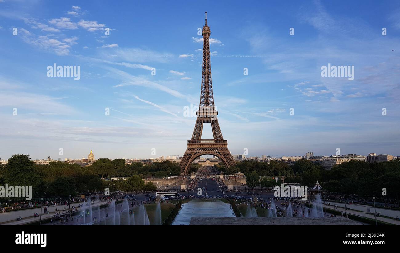 Torre Eiffel o Tour Eiffel a Parigi durante l'estate Foto Stock