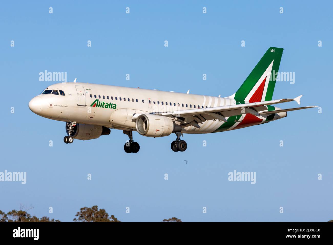 Alitalia Airbus A319-112 (REG: Ei-IMH) che effettua il primo volo di linea dopo essere stato trasferito a ITA Airways. Foto Stock