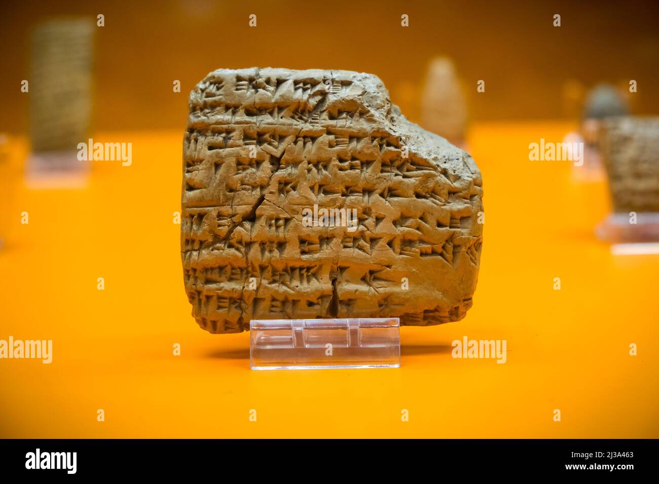 Basra, Iraq - 31 marzo 2022: Foto di oggetti antichi nel museo storico dell'Iraq Foto Stock