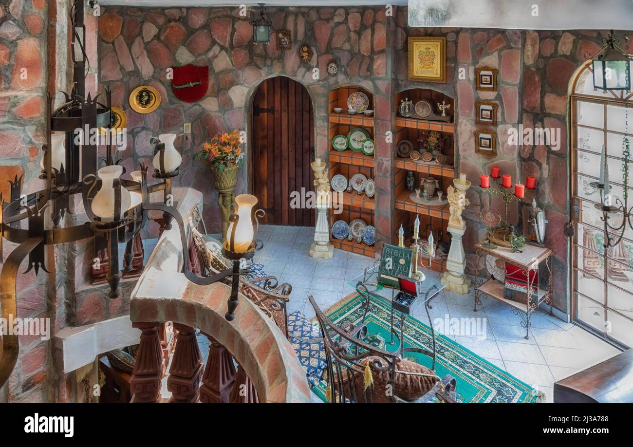 Colonia Independencia, Paraguay - 13 febbraio 2022: Interno del Castello di Echauri in Paraguay. Foto Stock