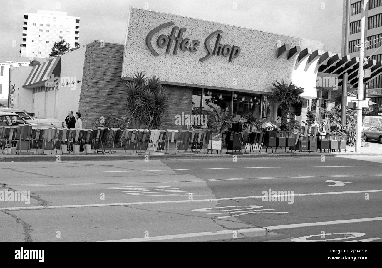 Caffetteria in stile Googies al Wilshire and Westwood a Westwood Village, Los Angeles, CA, circa 1980 Foto Stock