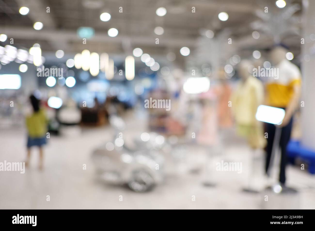 Sfondo interno offuscato astratto o centro commerciale sfocato del grande magazzino per il design nel vostro concetto di sfondo di lavoro. Foto Stock