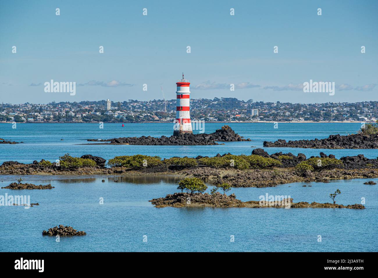 Faro sull'isola di Rangitoto, un'isola vulcanica nel Golfo di Hauraki vicino Auckland, Nuova Zelanda. Foto Stock