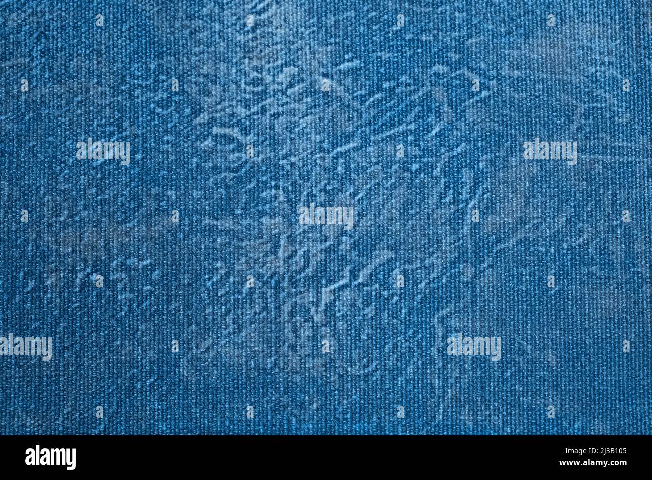 Astratto arte sfondo blu navy e denim colori. Pittura acquerello su tela con gradiente zaffiro. Frammento di disegno su carta. Foto Stock
