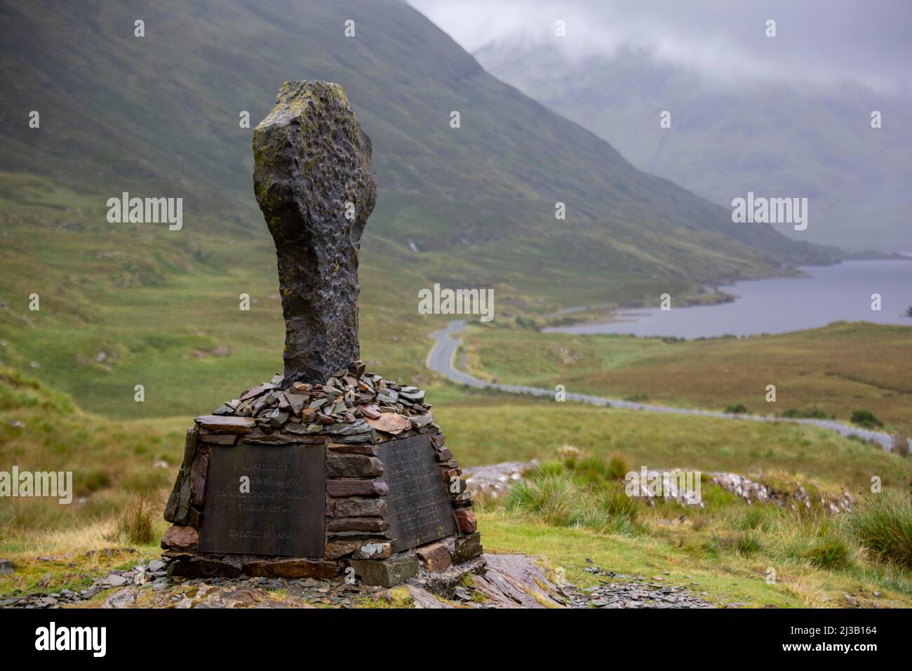 Memoriale irlandese della carestia nella Valle di Doolough in onore delle vittime della Grande carestia (1845-1849), Doolough, Irlanda Foto Stock