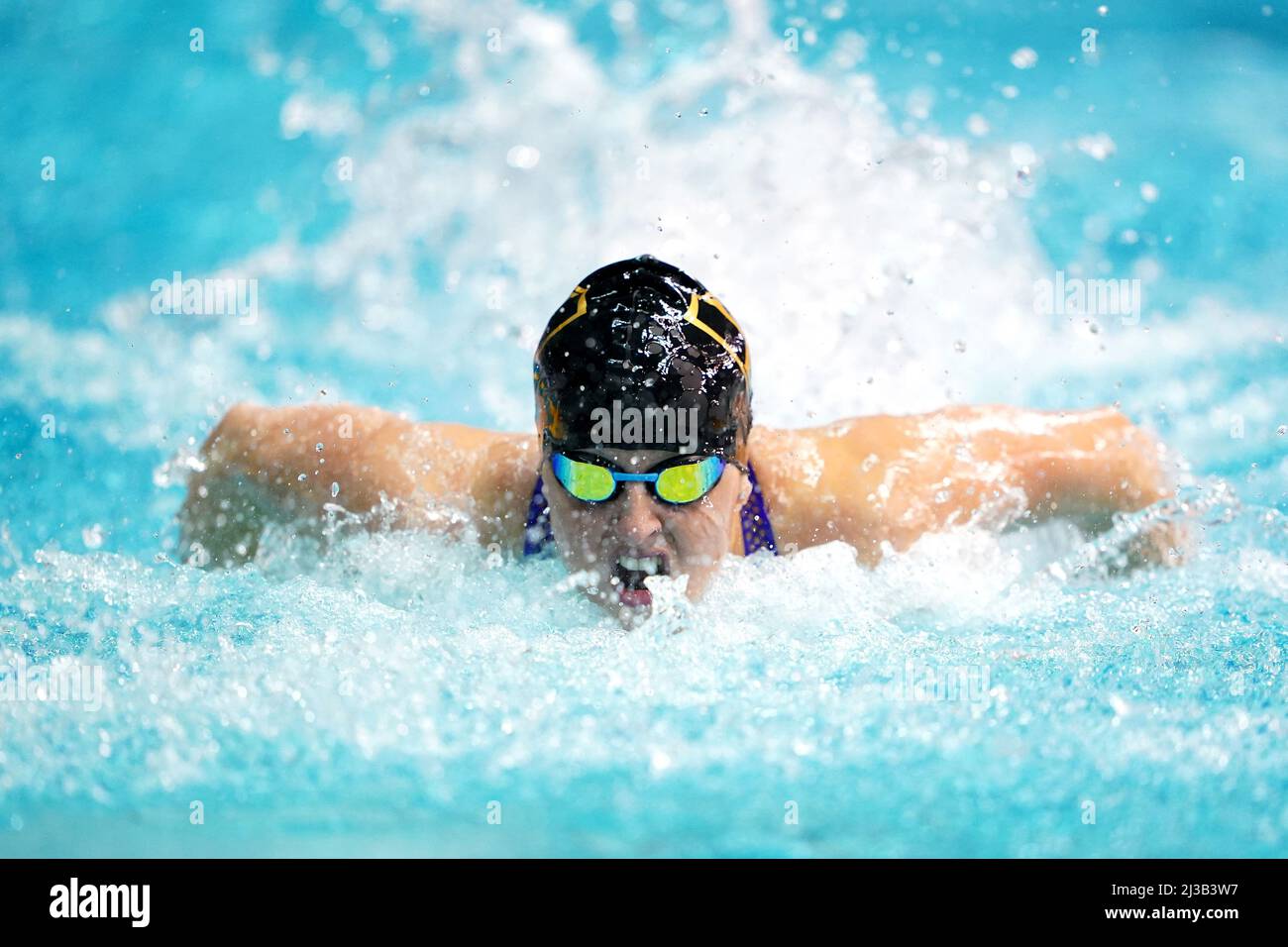 Georgina Pryor di Derventio in azione durante la finale delle farfalle del Women's Open 50m durante il secondo giorno dei 2022 campionati britannici di nuoto al Ponds Forge International Swimming Center di Sheffield. Data foto: Mercoledì 6 aprile 2022. Foto Stock