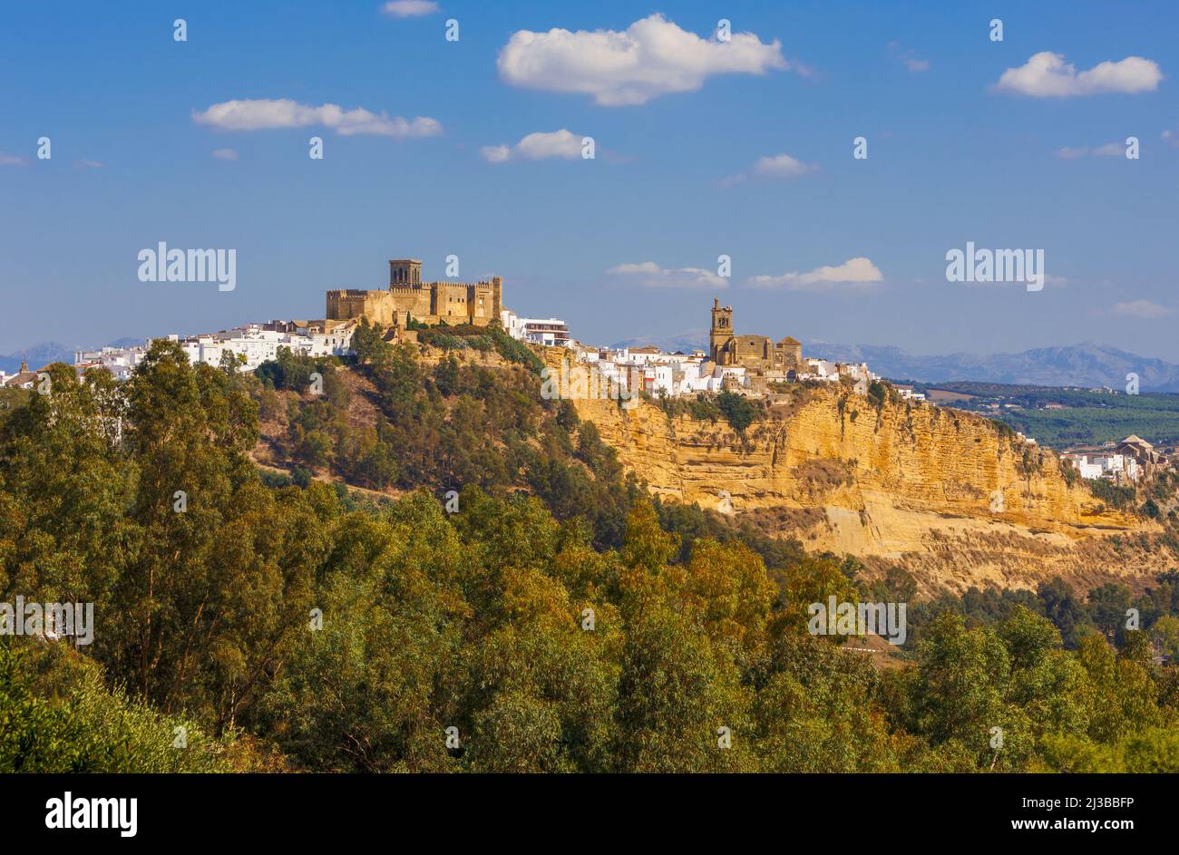 Arcos de la Frontera, la provincia di Cadiz Cadice Andalusia. Bianco tipico paese di montagna. Foto Stock