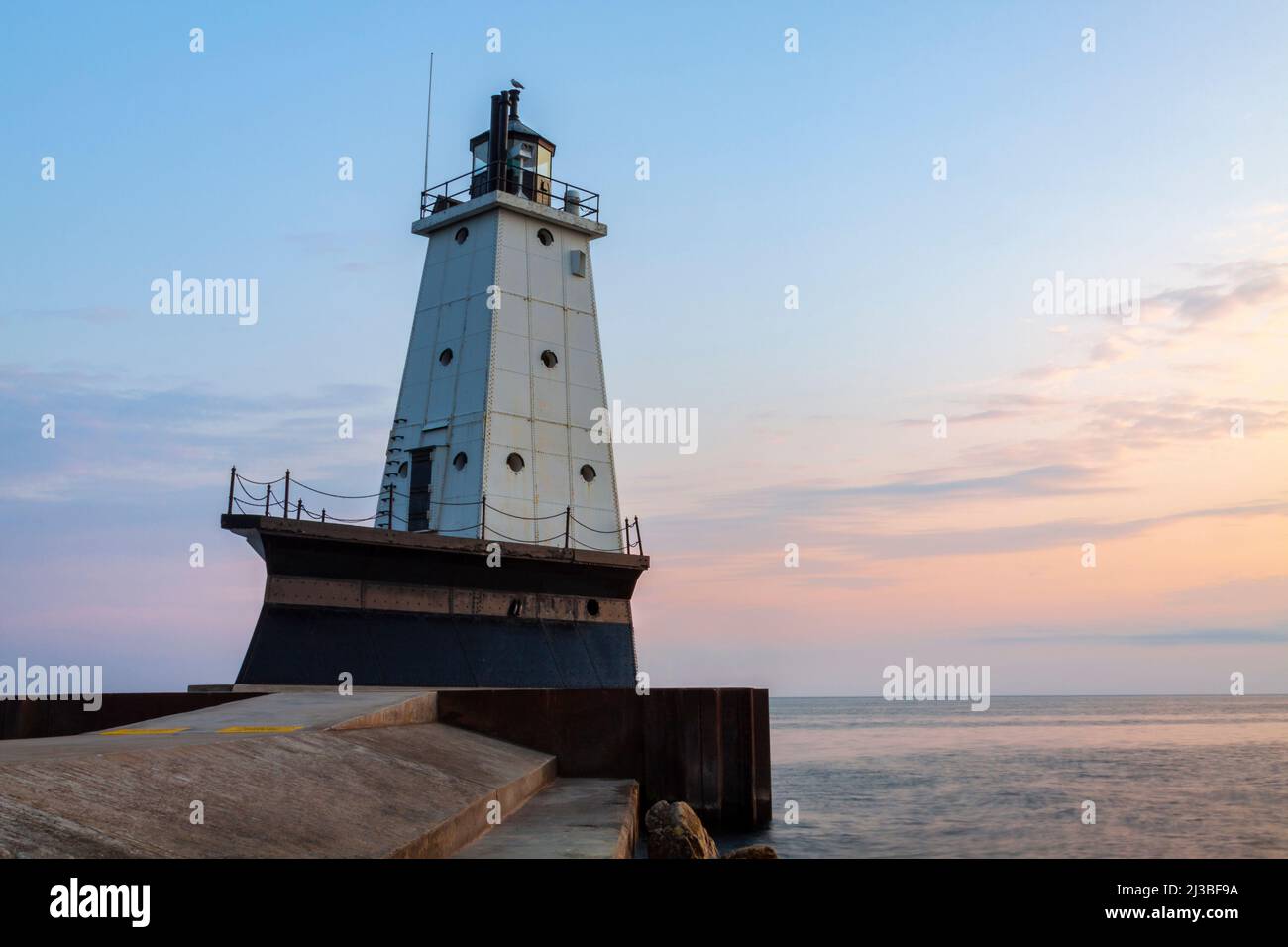 Faro di Ludington Pier lungo il lago Michigan Foto Stock