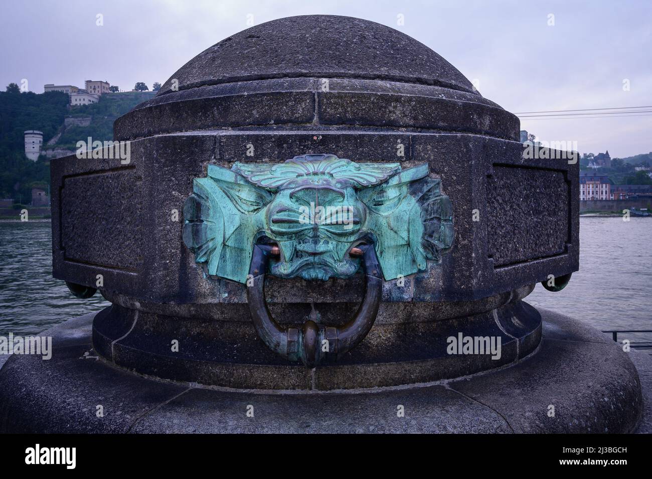 Vecchia nave bullard presso l'imperatore Guglielmo Monumento, Coblenza - Germania Foto Stock