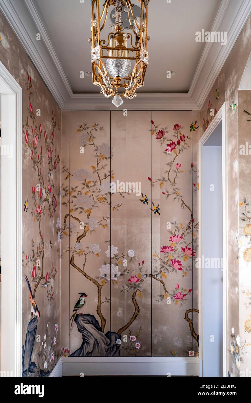 Spogliatoio con il design del giardino giapponese de Gournay. Holland Park, Londra, Regno Unito Foto Stock