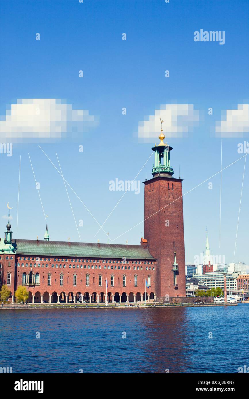 Nuvole pixelate sopra il municipio di Stoccolma, Svezia Foto Stock