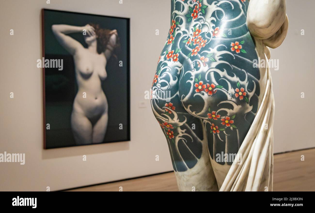 Scultura marmorea - Venere Italica - di Fabio Viale scultore esposto nelle sale del Museo di Arte Contemporanea - Rovereto, Italia Foto Stock
