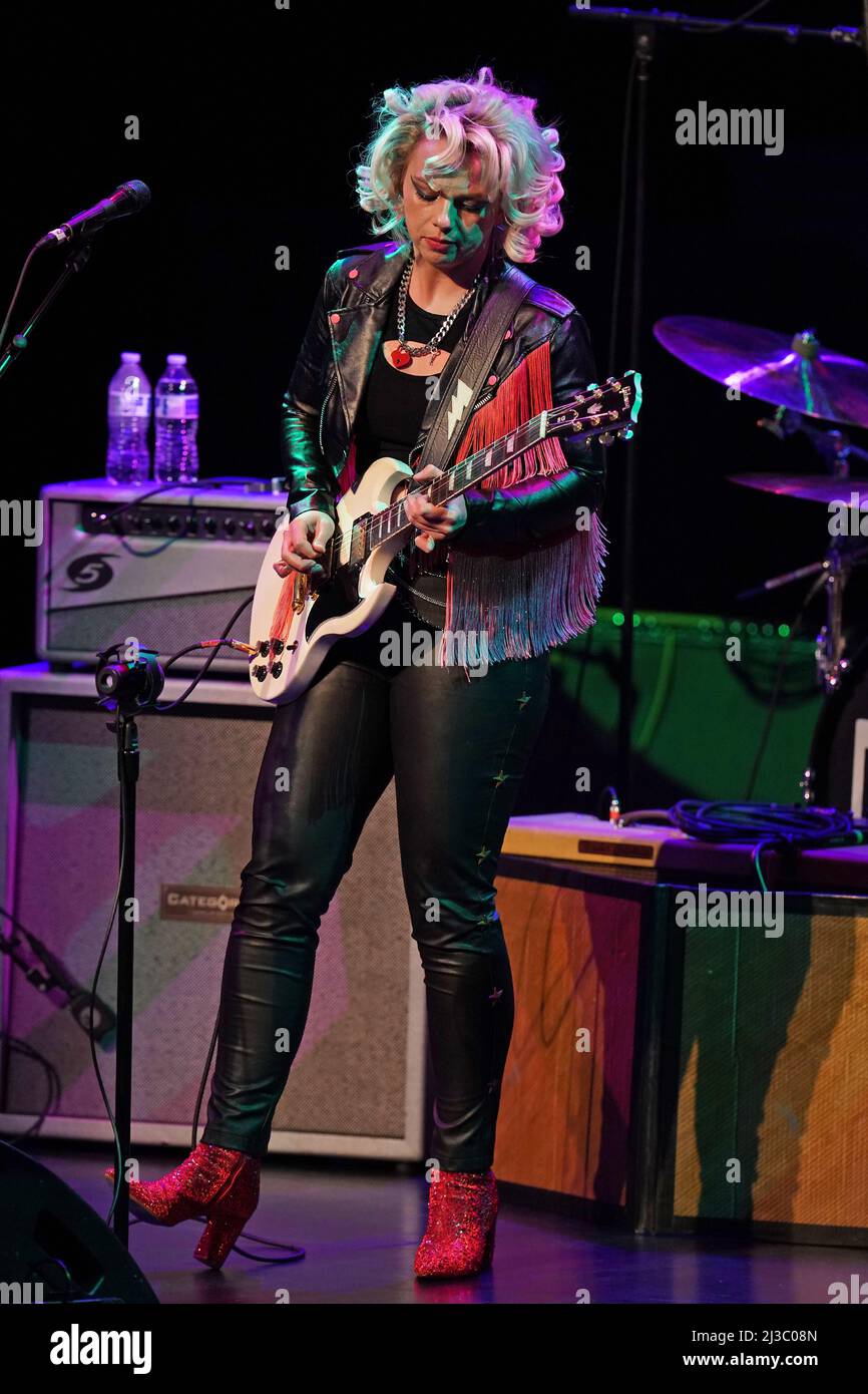 Fort Lauderdale, Florida, Stati Uniti. 06th Apr 2022. Samantha Fish si esibisce al Parker il 6 aprile 2022 a Fort Lauderdale, Florida. Credit: Mpi04/Media Punch/Alamy Live News Foto Stock