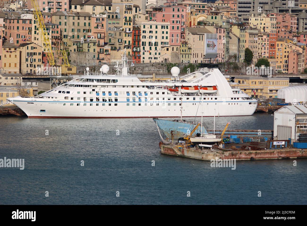 La nave da crociera Seabourn Spirit (ora Windstar Star Breeze) durante i lavori di ristrutturazione a Genova, Seabourn Cruise Line Foto Stock