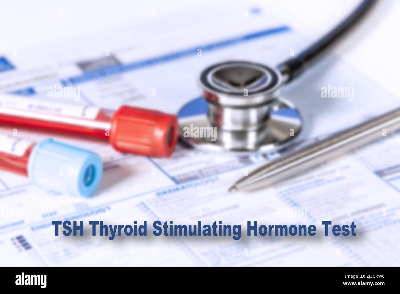 TSH Thyroid Stimulating Hormone Test Test Medical concept. Elenco di controllo test medici con testo e stetoscopio Foto Stock