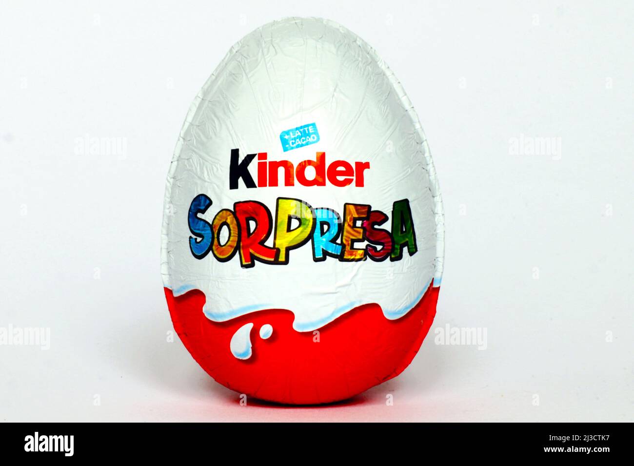 Kinder sorpresa uova di cioccolato. Kinder Surprise è un marchio italiano di prodotti alimentari Ferrero Foto Stock