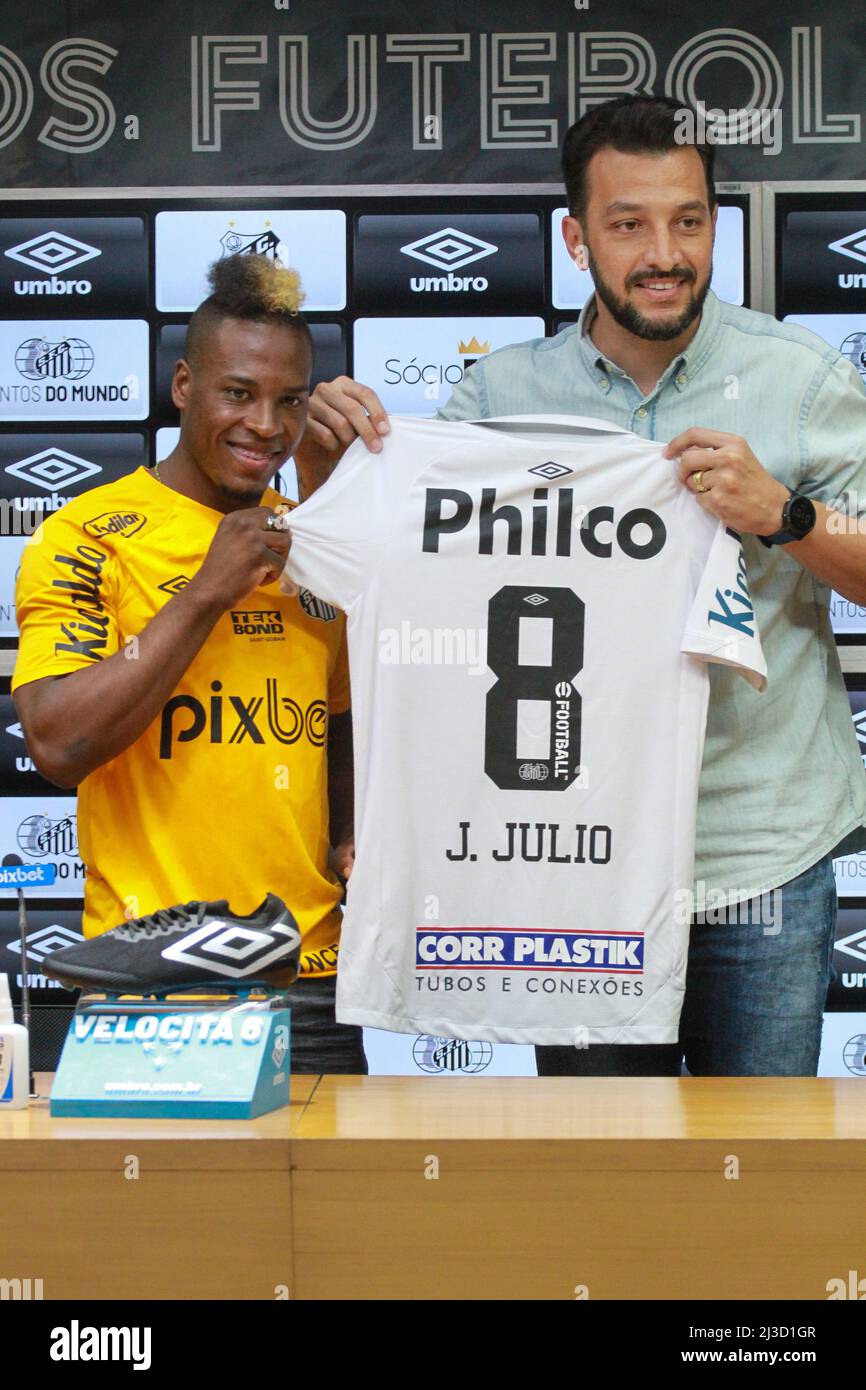 Santos, Brasile. 07th Apr 2022. SP - Santos - 04/07/2022 - SANTOS FC, JHOJAN JULIO PRESENTAZIONE - Jhojan Julio durante la sua presentazione ufficiale come lettore Santos ad una conferenza stampa tenutasi a Vila Belmiro. Foto: Fernanda Luz/AGIF Credit: AGIF/Alamy Live News Foto Stock