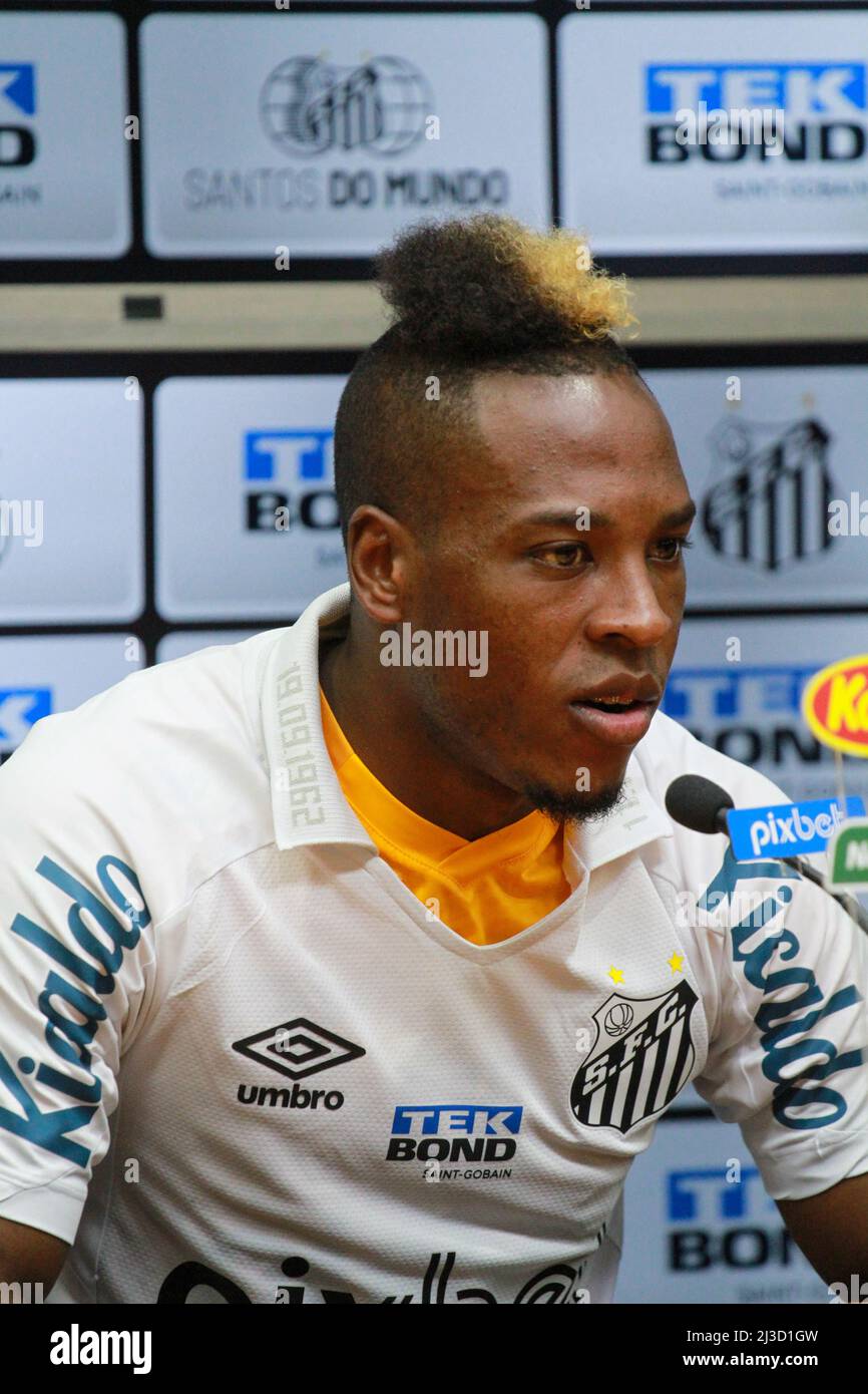 Santos, Brasile. 07th Apr 2022. SP - Santos - 04/07/2022 - SANTOS FC, JHOJAN JULIO PRESENTAZIONE - Jhojan Julio durante la sua presentazione ufficiale come lettore Santos ad una conferenza stampa tenutasi a Vila Belmiro. Foto: Fernanda Luz/AGIF Credit: AGIF/Alamy Live News Foto Stock