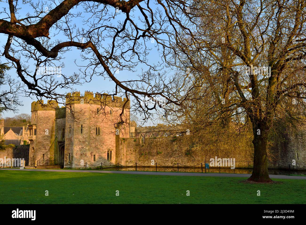 Wells Bishop's Palace Gatehouse e out Walls Somerset, Inghilterra, Regno Unito Foto Stock