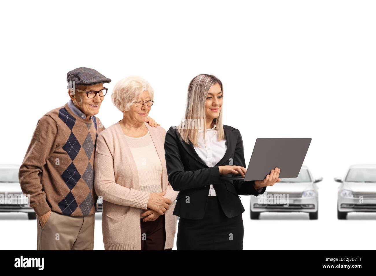 Uomo e donna anziana e una donna d'affari con un computer portatile in uno showroom auto isolato su sfondo bianco Foto Stock