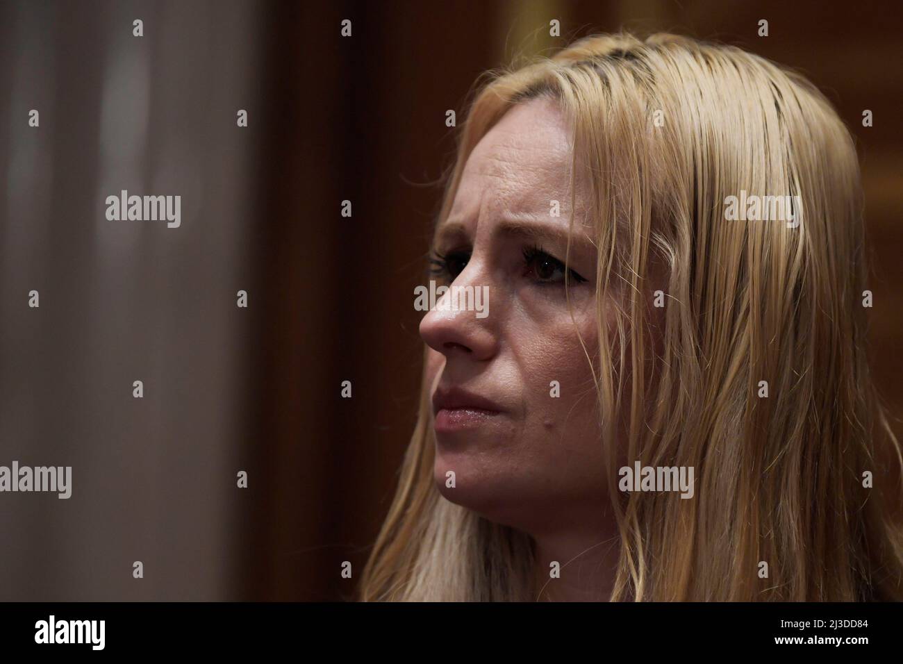 Washington, Stati Uniti. 07th Apr 2022. L'Ufficio per la lotta al traffico di esseri umani e dell'istituzione democratica dell'OSCE, il consigliere Tatiana Kottyarenko, testimonia dinanzi alla Commissione per la sicurezza e la cooperazione in Europa la protezione dei rifugiati ucraini dalla tratta di esseri umani durante un'audizione, oggi il 07 aprile 2022 presso il Senato di Dirksen/Capitol Hill a Washington DC, USA. (Foto di Lenin Nolly/Sipa USA) Credit: Sipa USA/Alamy Live News Foto Stock