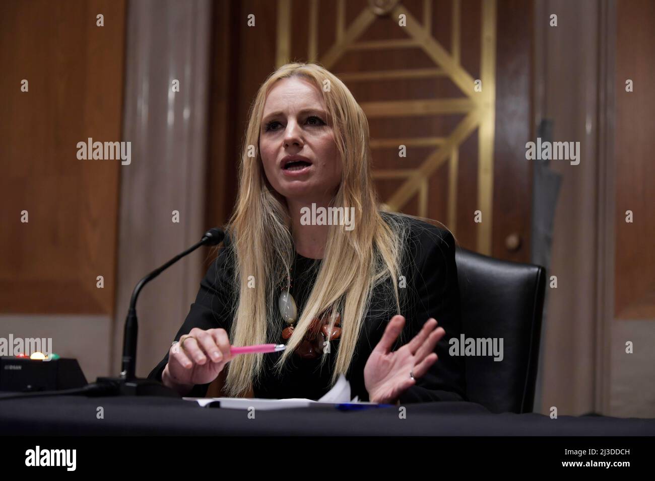 Washington, Stati Uniti. 07th Apr 2022. L'Ufficio per la lotta al traffico di esseri umani e dell'istituzione democratica dell'OSCE, il consigliere Tatiana Kottyarenko, testimonia dinanzi alla Commissione per la sicurezza e la cooperazione in Europa la protezione dei rifugiati ucraini dalla tratta di esseri umani durante un'audizione, oggi il 07 aprile 2022 presso il Senato di Dirksen/Capitol Hill a Washington DC, USA. (Foto di Lenin Nolly/Sipa USA) Credit: Sipa USA/Alamy Live News Foto Stock