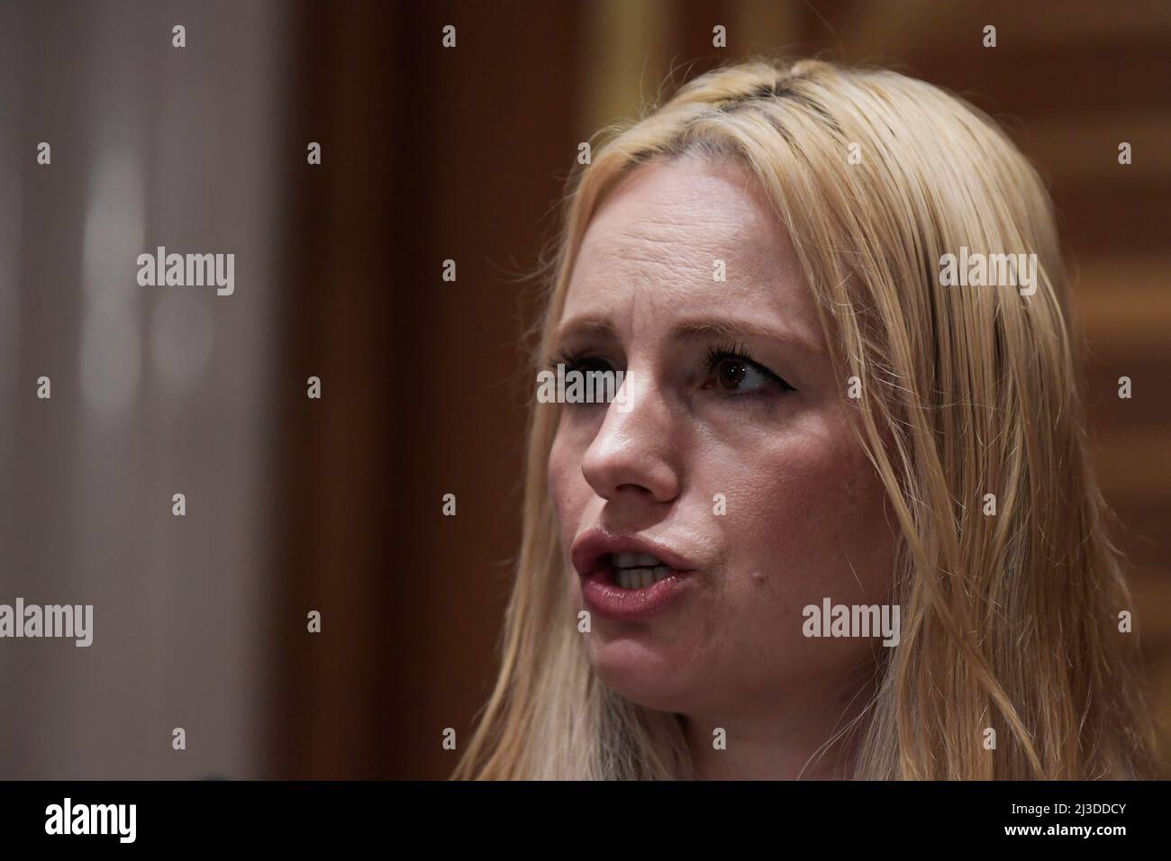 Washington, Stati Uniti. 07th Apr 2022. L'Ufficio per la lotta al traffico di esseri umani e dell'istituzione democratica dell'OSCE, il consigliere Tatiana Kottyarenko, testimonia dinanzi alla Commissione per la sicurezza e la cooperazione in Europa la protezione dei rifugiati ucraini dalla tratta di esseri umani durante un'audizione, oggi il 07 aprile 2022 presso il Senato di Dirksen/Capitol Hill a Washington DC, USA. (Foto di Lenin Nolly/Sipa USA) Credit: Sipa USA/Alamy Live News Foto Stock