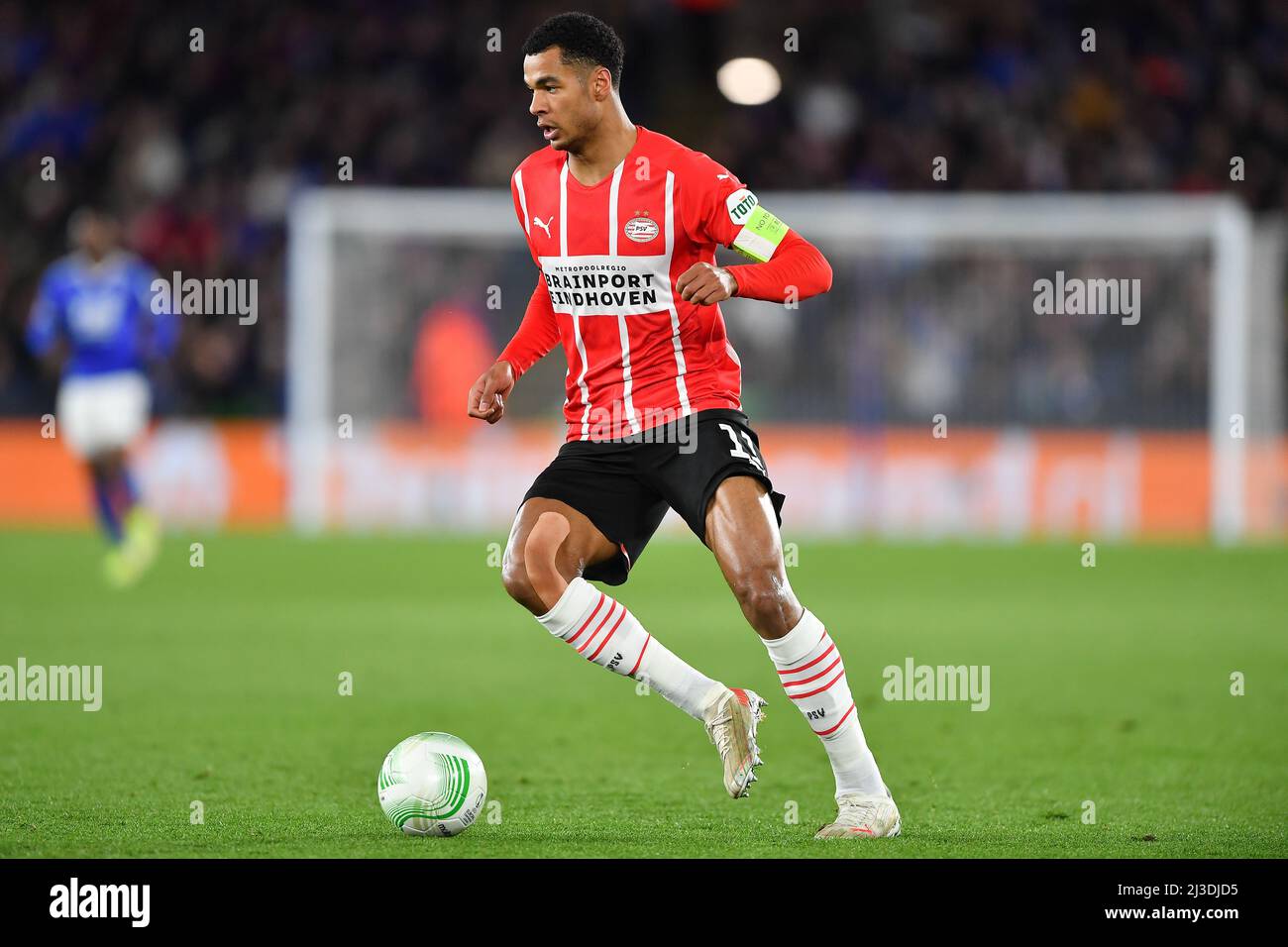 LEICESTER, REGNO UNITO. APRILE 7th Cody Gakpo di PSV Eindhoven in azione durante la finale del quartiere della Conferenza UEFA Europa tra Leicester City e PSV Eindhoven al King Power Stadium di Leicester giovedì 7th aprile 2022. (Credit: Jon Hobley | MI News) Credit: MI News & Sport /Alamy Live News Foto Stock