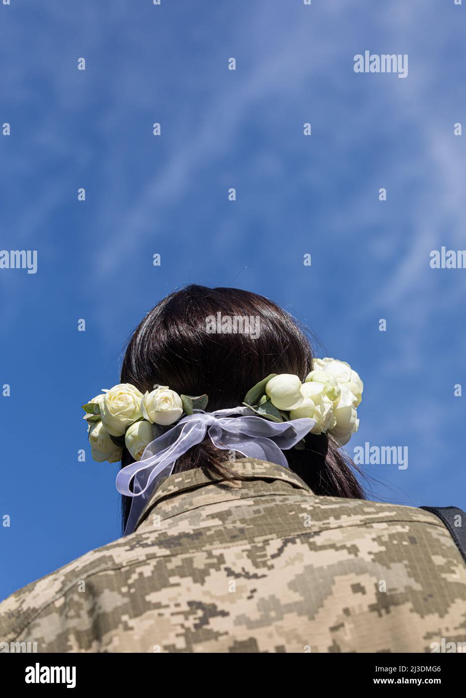 Kiev, Ucraina. 07th Apr 2022. KIEV, UCRAINA - 07 aprile 2022: Guerra e Amore. I membri della difesa territoriale di Kyiv si sono sposati a Kyiv sotto le leggi della legge marziale, Kyiv, Ucraina credito: Mykhailo Palinchak/Alamy Live News Foto Stock