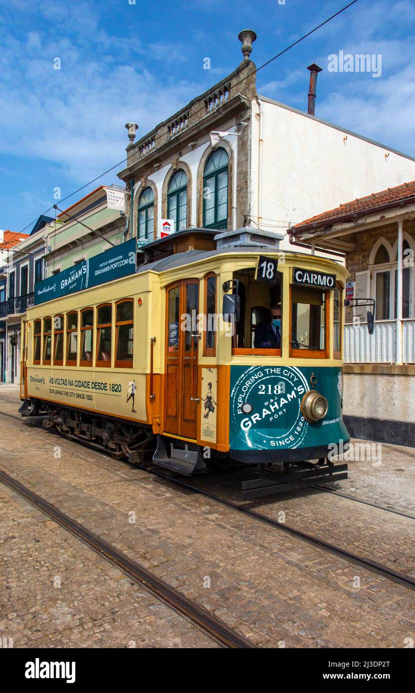 Porto tram 218 a Passeio Alegre a Foz alla foce del fiume Douro a Porto Portogallo. Foto Stock