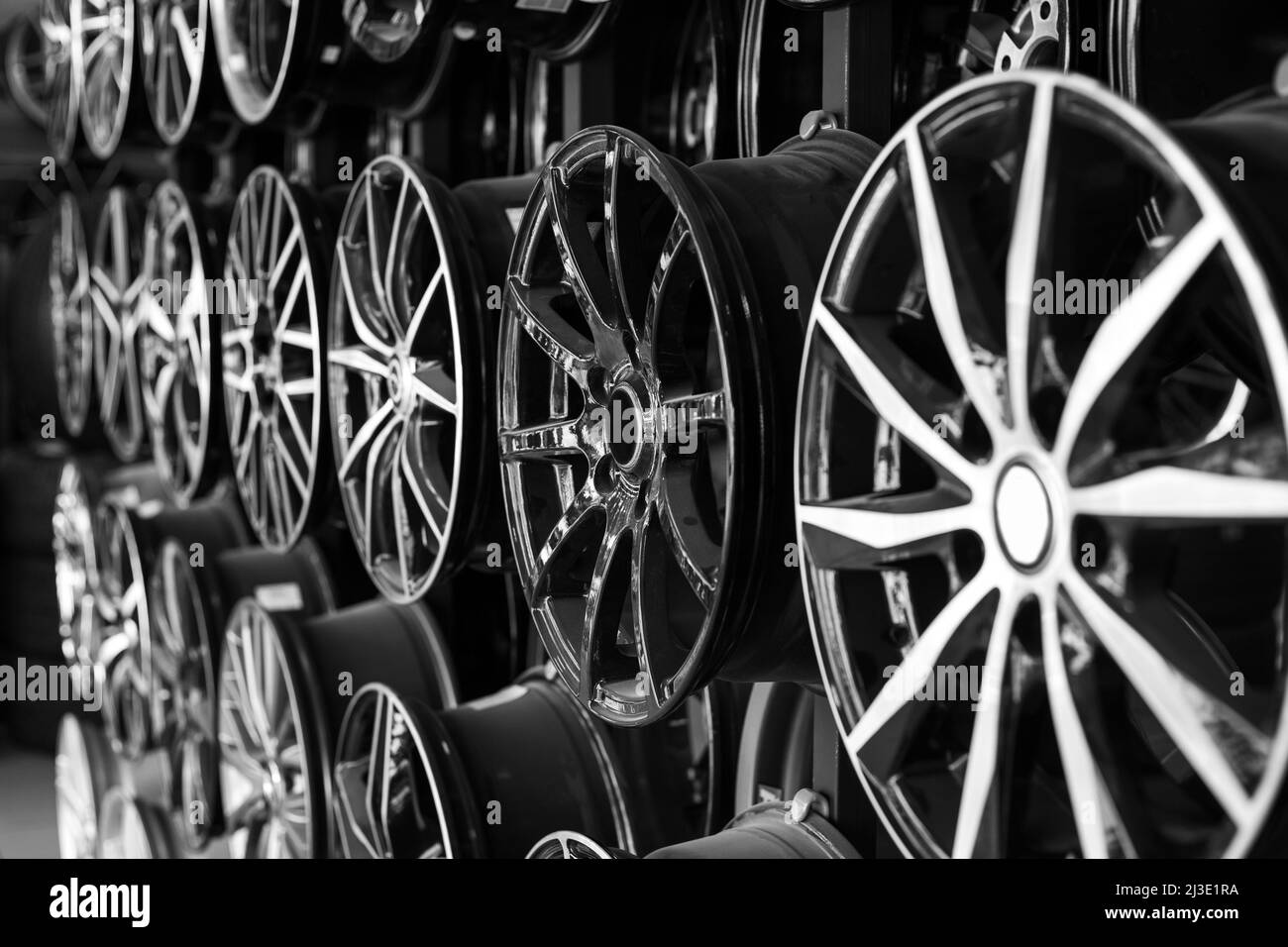 Marchio di pneumatici per auto Foto e Immagini Stock in Bianco e Nero -  Pagina 2 - Alamy