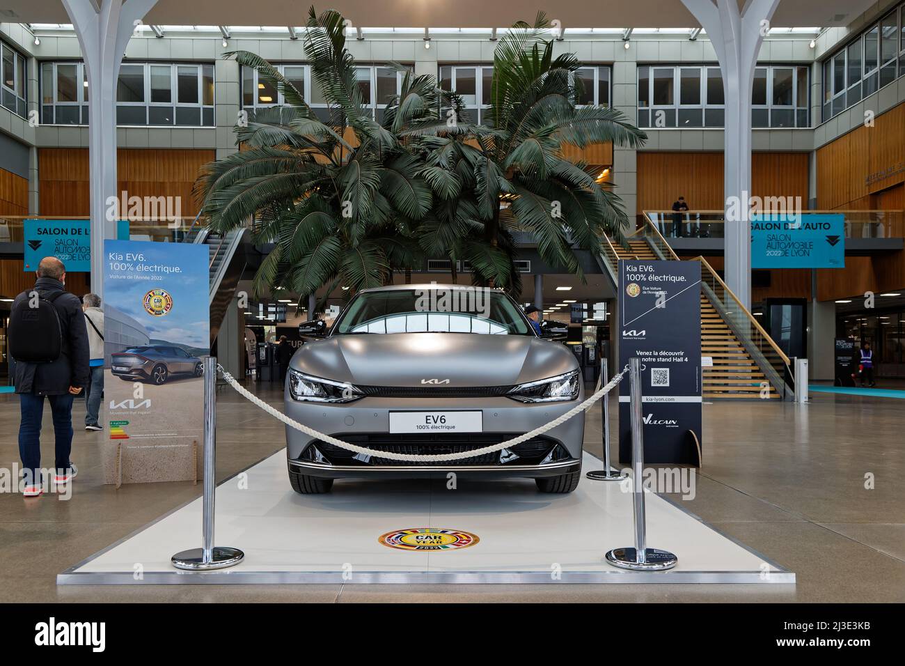 LIONE, FRANCIA, 7 aprile 2022 : il Salone di Lione si svolge a Eurexpo. I nuovi motori, più puliti, più silenziosi, sono le stelle di questa nuova edizione. Foto Stock