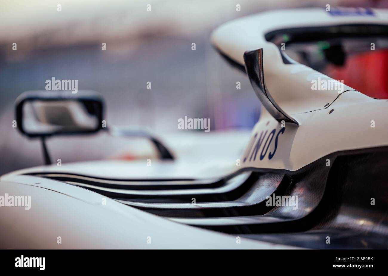 MELBOURNE, AUSTRALIA, circuito Albert Park Grand Prix, 7. Aprile: I meccanici sottopongono la vettura di Mick Schumacher (GER) del team Haas alla FIA per lo scrutinio durante il Gran Premio di Formula uno australiano sul circuito Albert Park Grand Prix 7. Aprile, 2022. Foto Stock