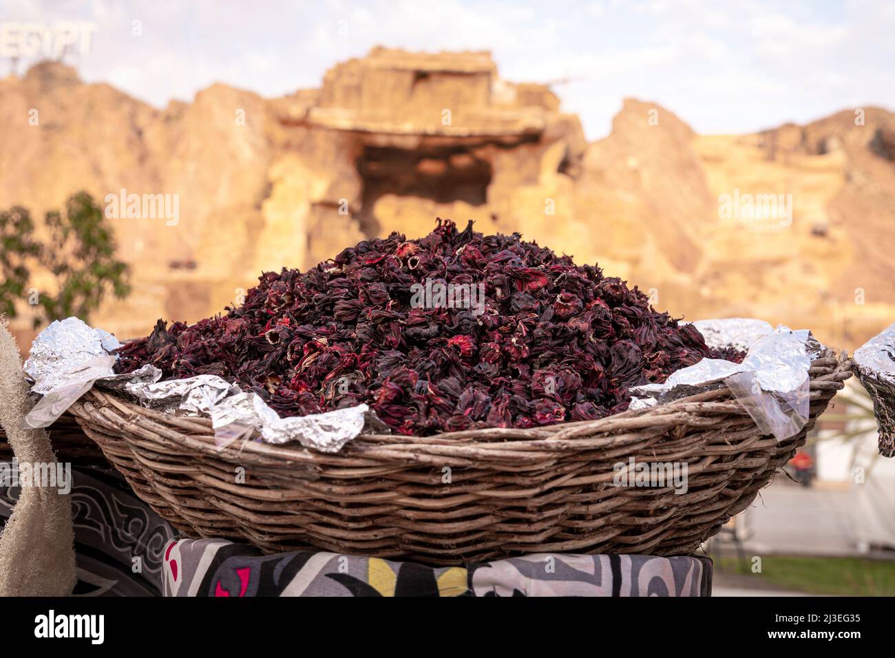 Bollitore per tè e spezie in sacchetti a orientare il mercato in serata Foto Stock