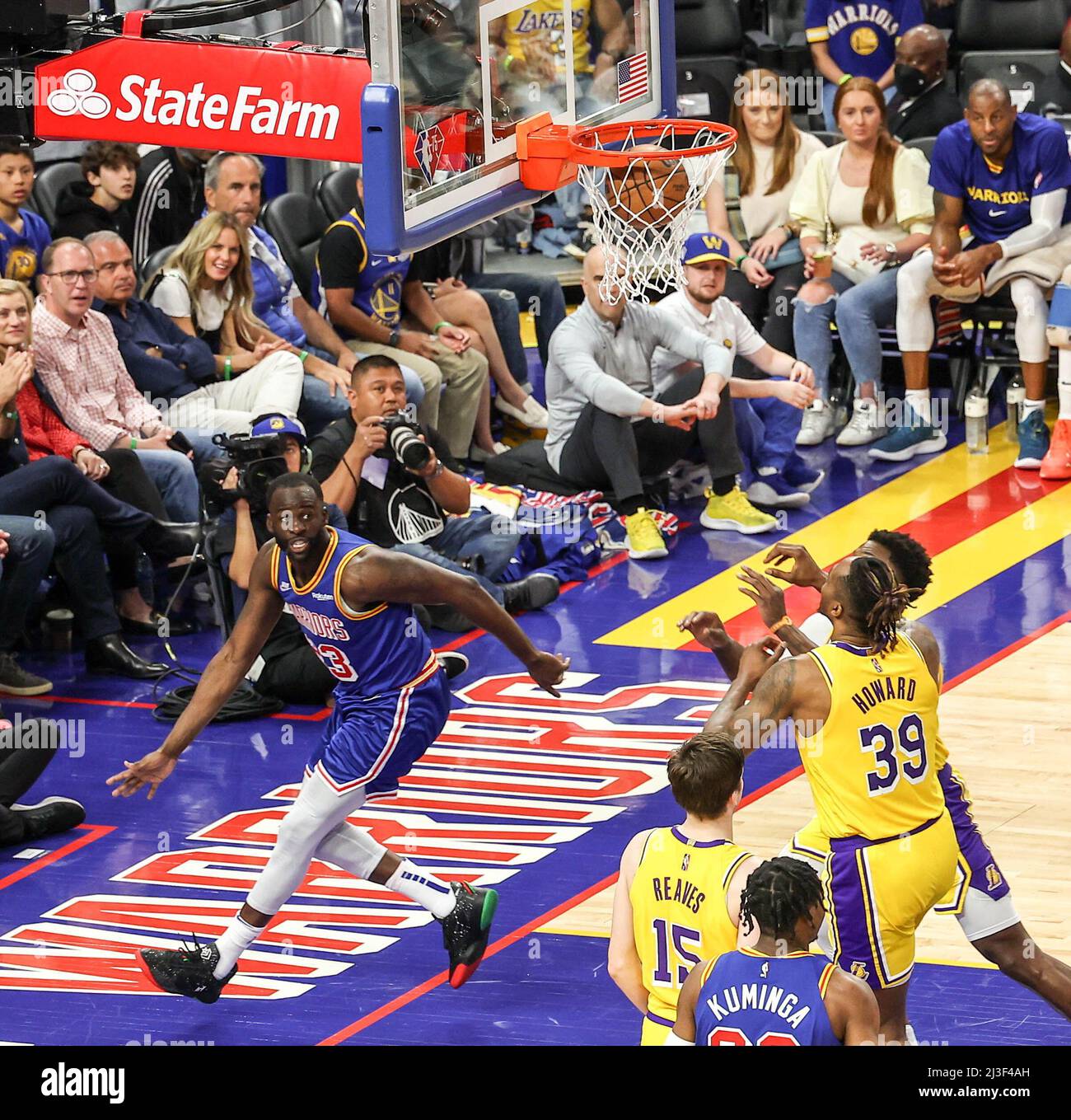 Chase Center, CA, 7th aprile 2022: Golden state Warriors Vs Los Angeles Lakers. Warrior's Draymond Green in azione mentre si assicura un punto contro LA Lakers credito: Seshadri SUKUMAR/Alamy Live News Foto Stock