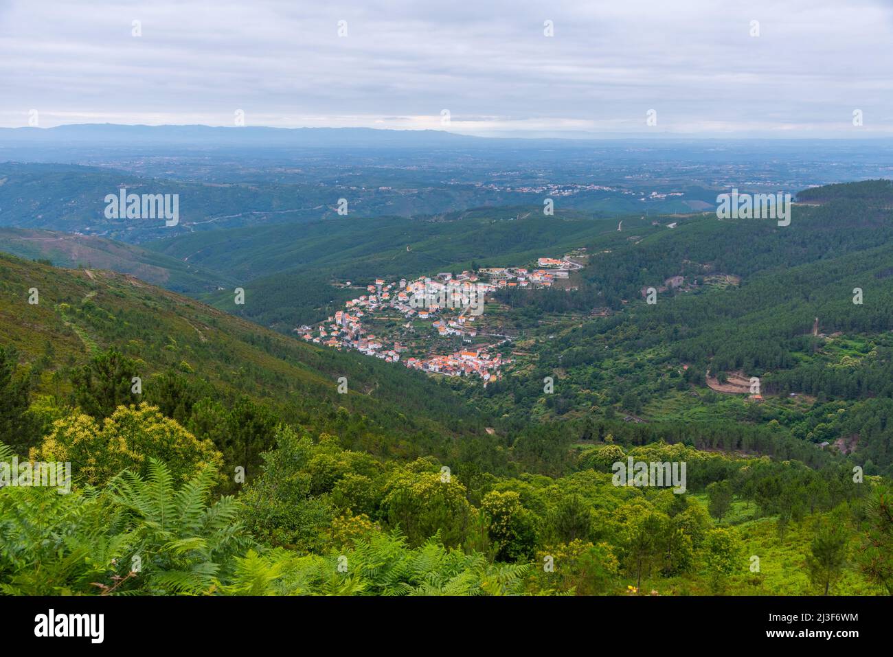 Panorama del Portogallo visto da Miradouro da Rocha. Foto Stock