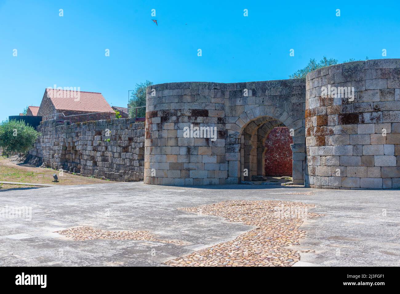 Porta principale della città di Idanha-a-velha in Portogallo. Foto Stock