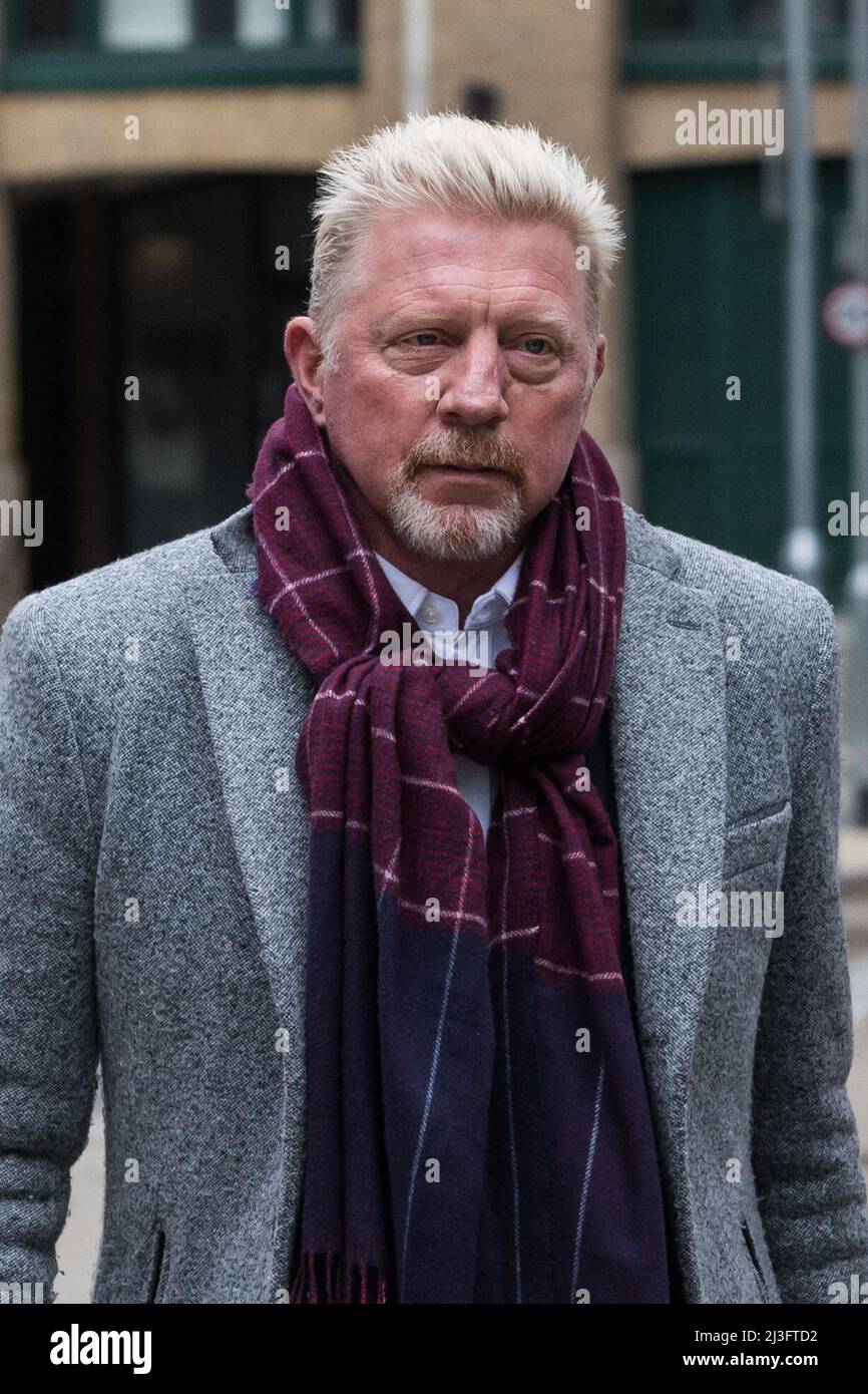 Londra, Regno Unito. 8th aprile 2022. L'ex stella del tennis Boris Becker arriva al Southwark Crown Court mentre la giuria dovrebbe continuare a deliberare sui verdetti nel suo processo sopra presunto occultamento dei beni, compreso medaglie, trofei di Wimbledon e proprietà dai trustei fallimentari. Credit: Wiktor Szymanowicz/Alamy Live News Foto Stock