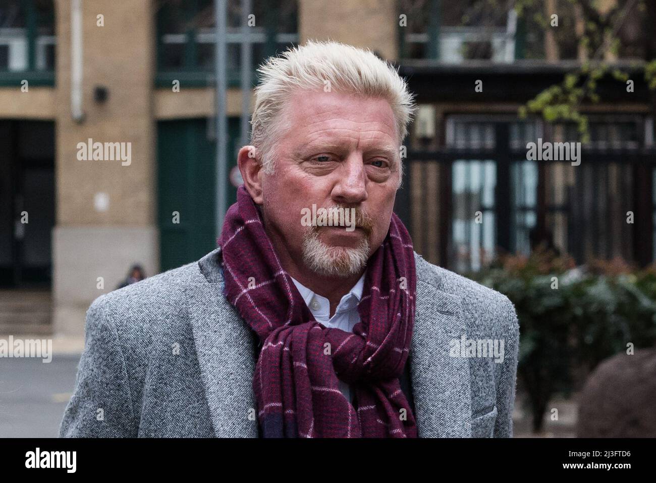 Londra, Regno Unito. 8th aprile 2022. L'ex stella del tennis Boris Becker arriva al Southwark Crown Court mentre la giuria dovrebbe continuare a deliberare sui verdetti nel suo processo sopra presunto occultamento dei beni, compreso medaglie, trofei di Wimbledon e proprietà dai trustei fallimentari. Credit: Wiktor Szymanowicz/Alamy Live News Foto Stock