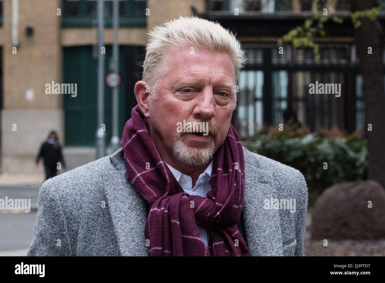 Londra, Regno Unito. 8th aprile 2022. L'ex stella del tennis Boris Becker arriva al Southwark Crown Court mentre la giuria dovrebbe continuare a deliberare sui verdetti nel suo processo sopra presunto occultamento dei beni, compreso medaglie, trofei di Wimbledon e proprietà dai trustei fallimentari. Credit: Wiktor Szymanowicz/Alamy Live News Foto Stock