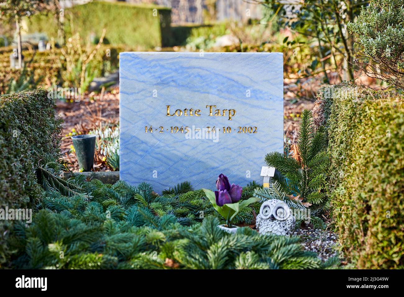 Lotte Tarp (14.2.1945 - 24.10.2002), attrice cinematografica danese, lapidi nel cimitero di Holmen, Copenaghen, Danimarca Foto Stock