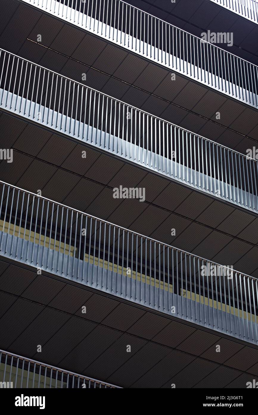 Dettaglio ringhiera balcone. 66 Shoe Lane, Londra, Regno Unito. Architetto: Stiff + Trevillion Architetti, 2020. Foto Stock