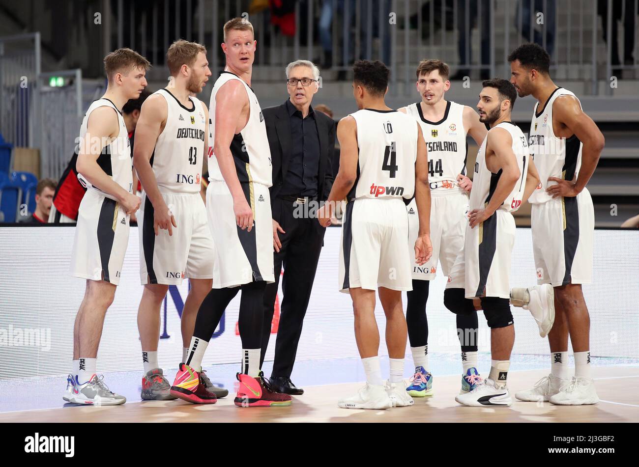 Gordon Herbert Bundestrainer von Deutschland Ansprache an die Mannschaft Germania vs Israele Basketball World Cup qualificatori 28.02.2022 snp Dome Heidelberg © diebilderwelt / Alamy Stock Foto Stock